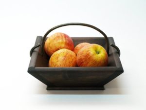 Pieni sankavakka 25.00€ 21x21cm Saatavana sekä puun värisenä että tummaksi, valkoiseksi ja siniharmaaksi sävytettyinä.
